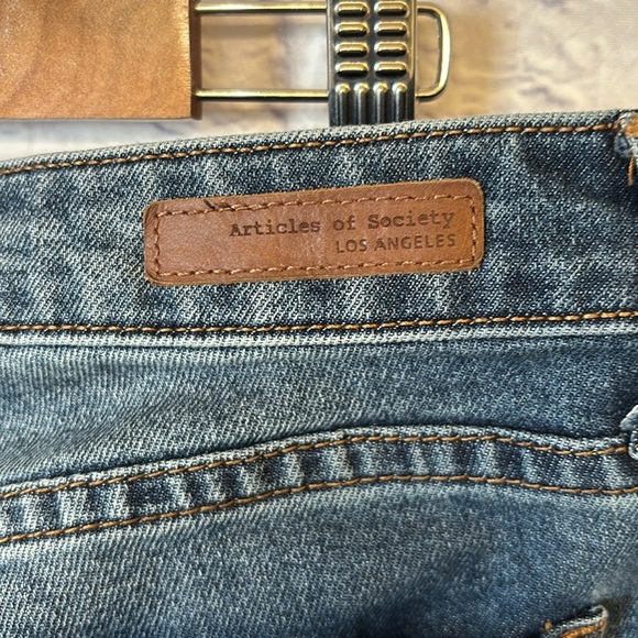 Articles of Society Low Rise Flare Leg Raw Hem Medium Wash Blue Jeans - Size 30 - Picture 10 of 14